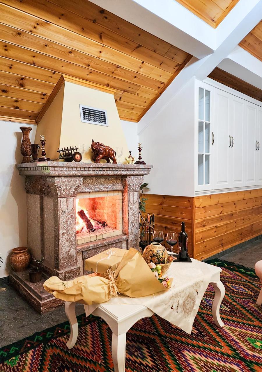 Villa Parku Rinia Korce Buitenkant foto